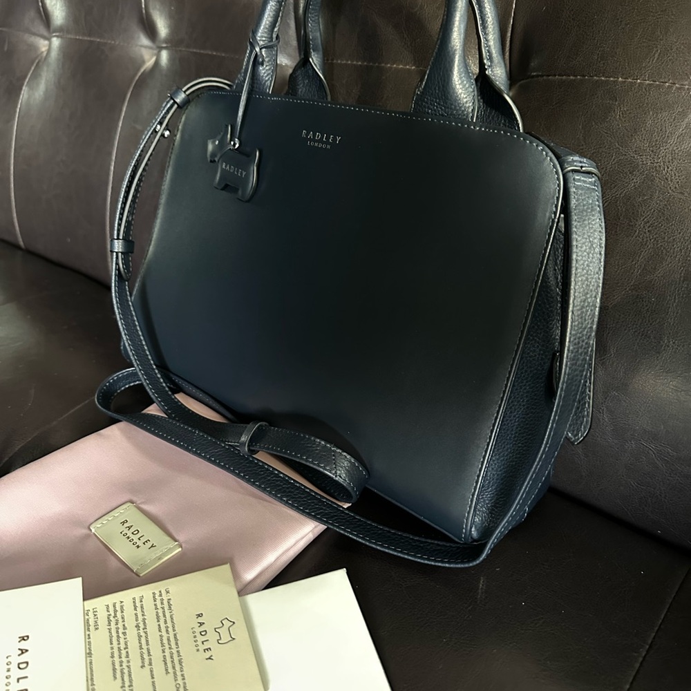 Radley London Navy Blue Handbag – Timeless Elegance - Picture 3 of 16